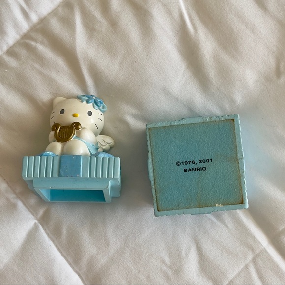 🎉sold🎉 Vintage 2001 Hello Kitty Blue Angel Trinket Box Collectibles - Picture 4 of 4